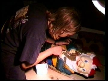 Handarbeit am Zwerg